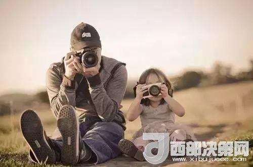 “曾子殺豬”故事在前，最近又有《父母說好考了90分就去看海，被爽約后女孩離家出走》新聞在后。父母如果自己的行為“打臉”了，又怎么能在孩子面前掌握教育的主動權(quán)。