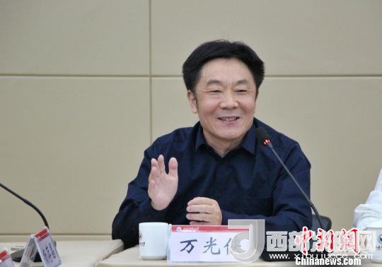 圖為山東師范大學(xué)副校長(zhǎng)萬(wàn)光俠在開(kāi)幕式上發(fā)言?！≮w曉 攝