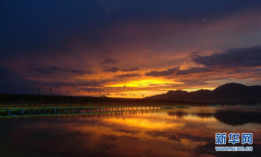 (圖文互動)(1)新疆賽里木湖:水清草綠回歸“高顏值”