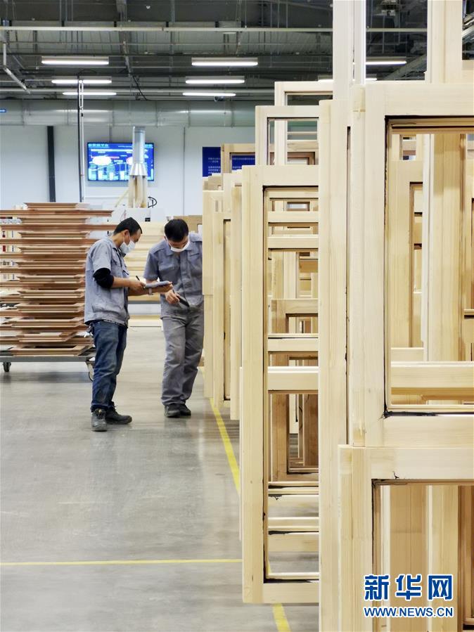 （在習(xí)近平新時(shí)代中國特色社會(huì)主義思想指引下——新時(shí)代新作為新篇章·習(xí)近平總書記關(guān)切事·圖文互動(dòng)）（1）陽光總在風(fēng)雨后——中小企業(yè)在疫情中迎難而上