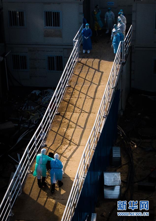 （聚焦疫情防控·圖文互動）（10）分秒必爭！一切為了治病救人——中國抗疫生命至上的生動實踐