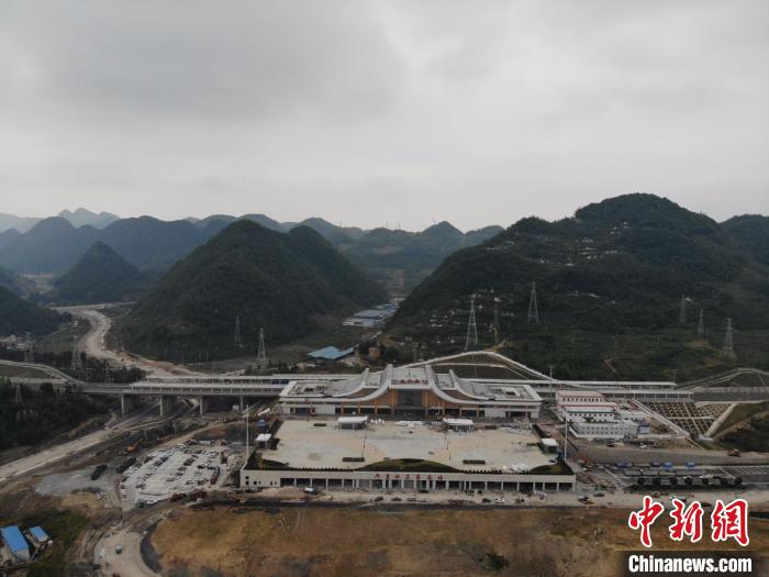 貴州省首條城際高速鐵路——安六鐵路開始聯(lián)調(diào)聯(lián)試。中國(guó)鐵路成都局集團(tuán)公司供圖