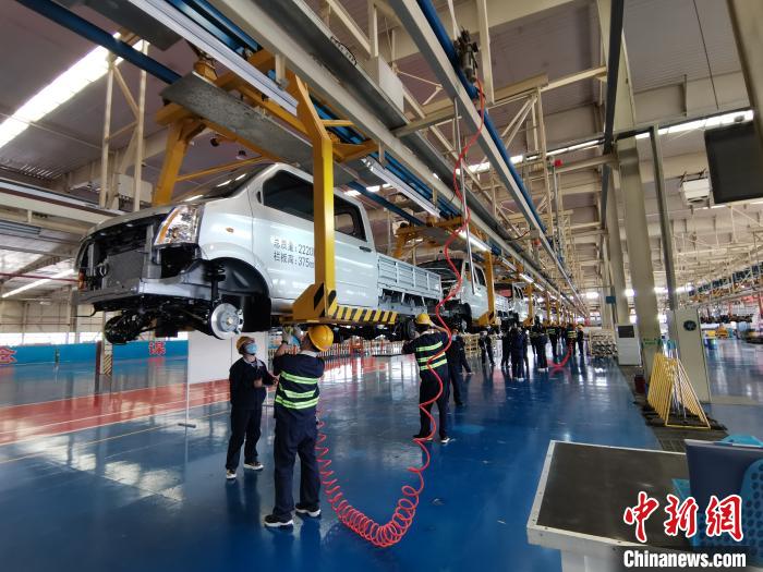4月初，成功汽車全面復工復產(chǎn)。尤其是隨著疫情得到控制，該公司的生產(chǎn)力度也不斷加大?！「唢w 攝