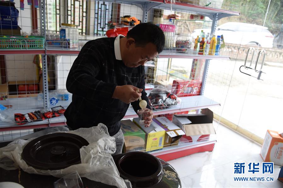 (新華全媒頭條·圖文互動)(5)刺梨花開滿山紅——記在貴州脫貧攻堅一線奮斗的殘疾人