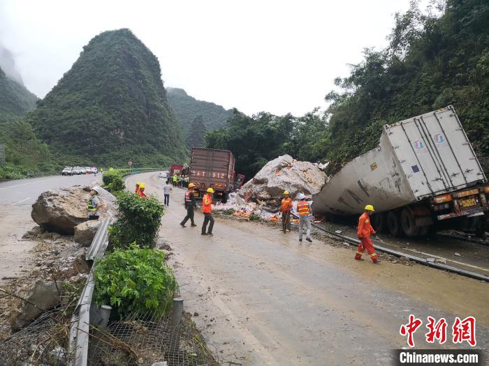 事故現(xiàn)場。　黃鵬 攝