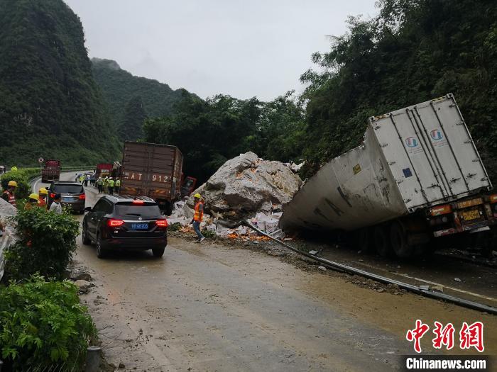 事故現(xiàn)場?！↑S鵬 攝