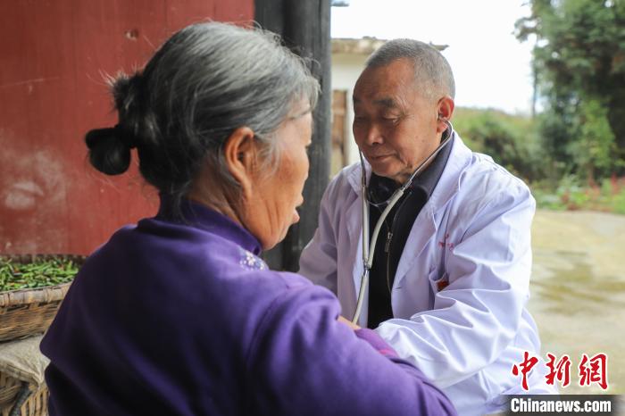 貴州：醫(yī)學(xué)專(zhuān)業(yè)畢業(yè)生可免試申請(qǐng)鄉(xiāng)村醫(yī)生執(zhí)業(yè)注冊(cè)