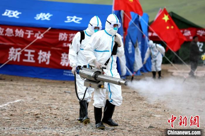 圖為進(jìn)行現(xiàn)場(chǎng)消毒。青海省應(yīng)急廳