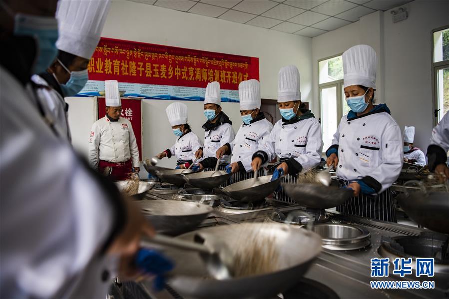 （新華全媒頭條·走向我們的小康生活·圖文互動）（2）扎西德勒，我們的新家園——西藏易地扶貧搬遷搬出幸福美好新生活