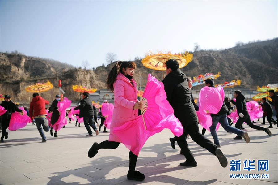 (新華全媒頭條·圖文互動)(2)偉大旗幟引領歷史巨變——習近平新時代中國特色社會主義思想指引“十三五”經濟社會發(fā)展述評