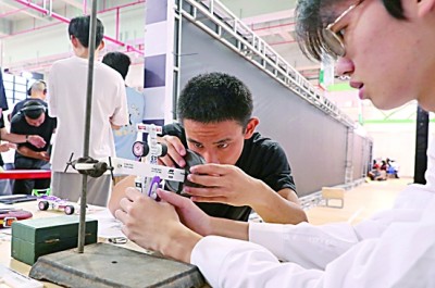 激勵(lì)創(chuàng)新，樹立“強(qiáng)國(guó)有我”鴻鵠志