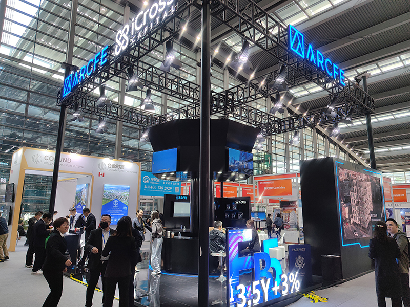 2023年12月16日，第十七屆深圳國(guó)際金融博覽會(huì)在深圳會(huì)展中心開(kāi)幕，近300家金融機(jī)構(gòu)和企業(yè)攜手多款金融產(chǎn)品集中亮相。